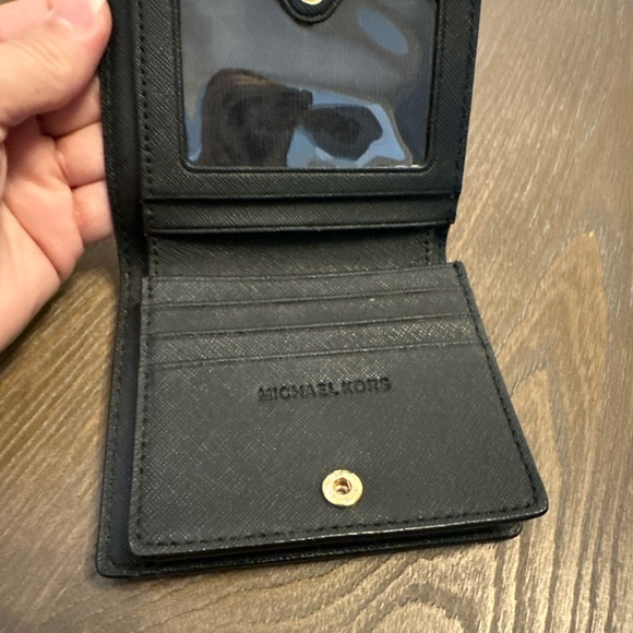 SOLD -‎ Michael Kors Jet Set Black Travel Carryall Card Case Leather Wallet - Picture 3 of 7